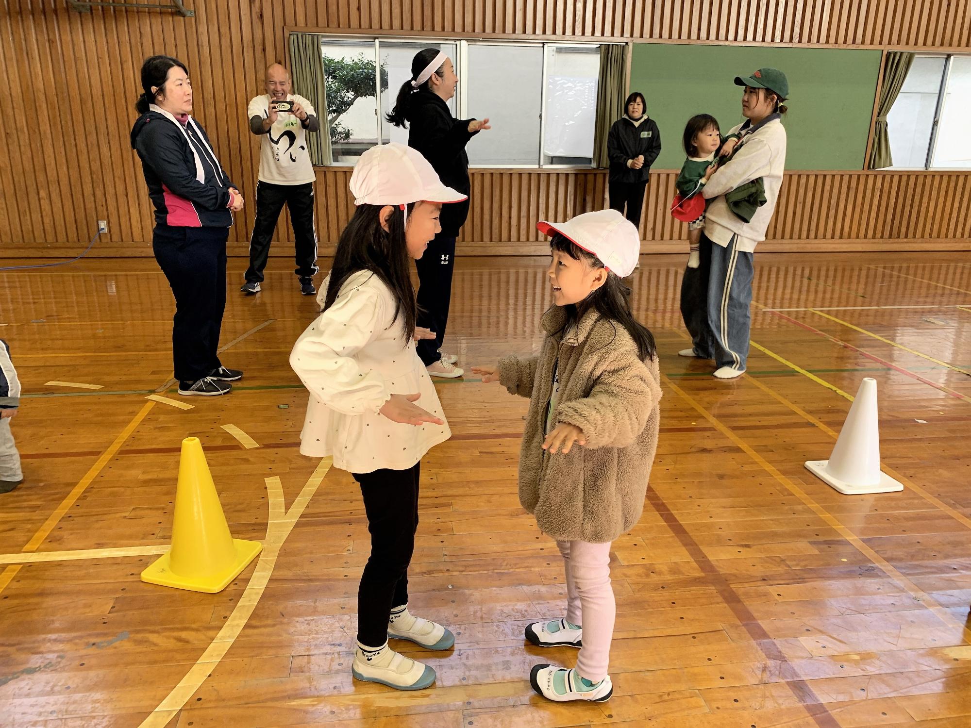 ジェスチャー伝言ゲームの画像