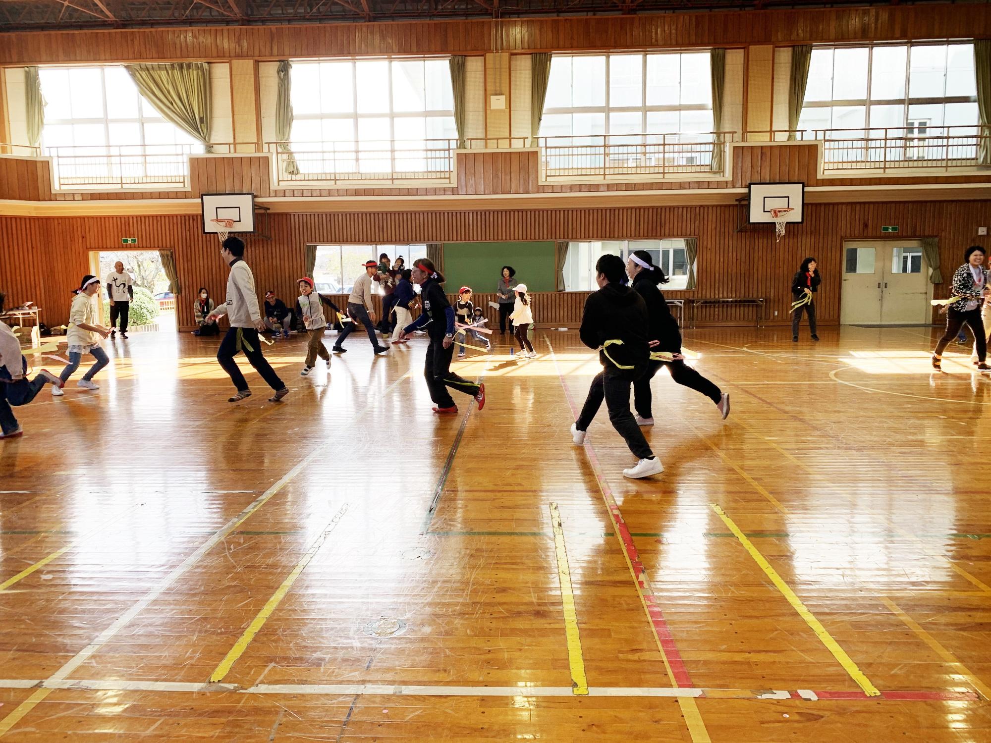 しっぽ鬼ごっこの画像