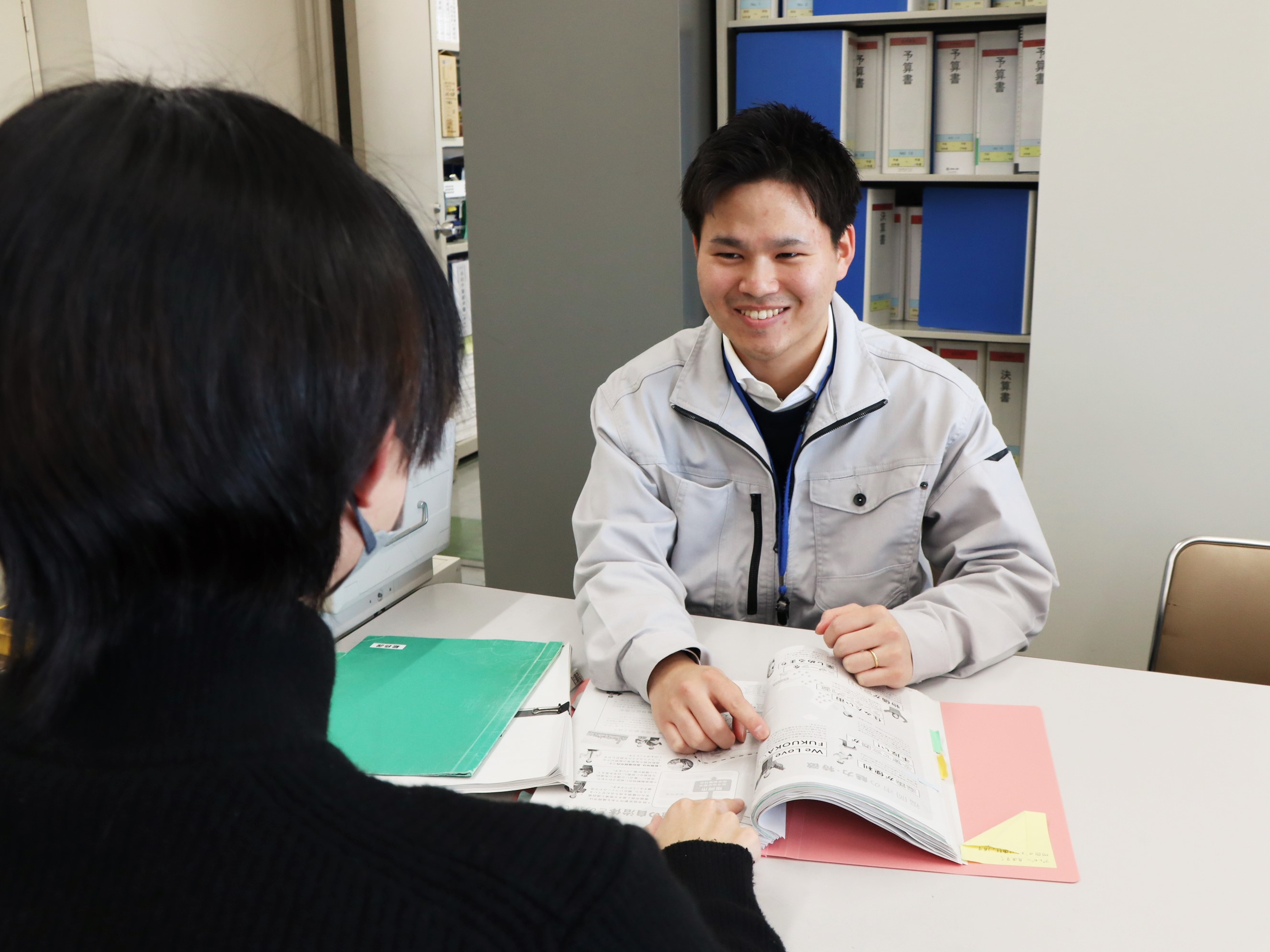 先輩職員の写真